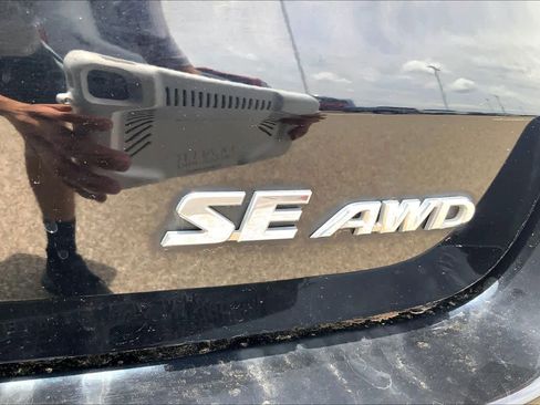 Used 2017 Toyota Highlander SE AWD/4WD image 10