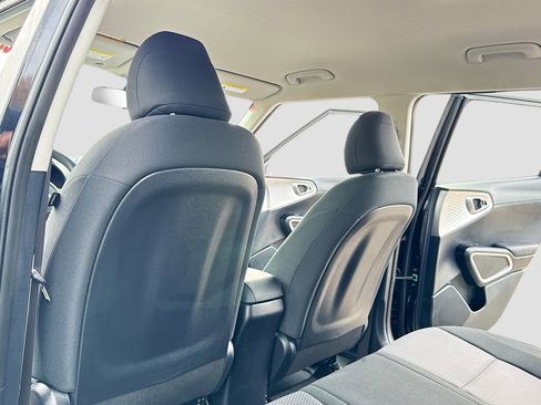 Used 2025 Kia Soul LX w/ LX Technology Package image 6