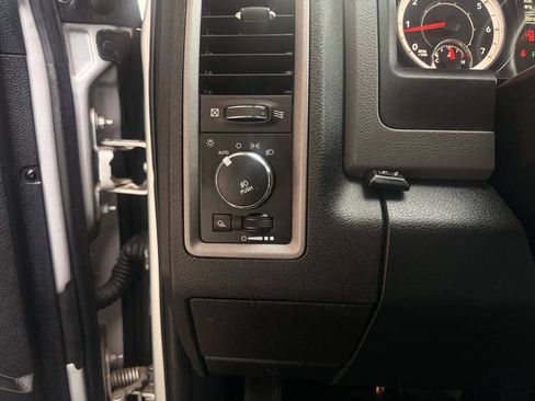 Used 2017 RAM 1500 Express AWD/4WD image 10
