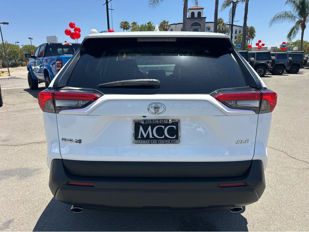 Used 2021 Toyota RAV4 XLE w/ Convenience Package FWD image 12