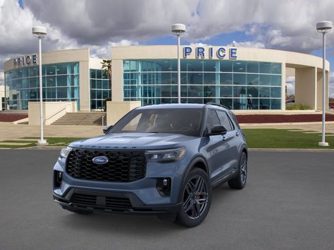 Used 2026 Ford Explorer ST-Line w/ ST-Line Street Pack image 2