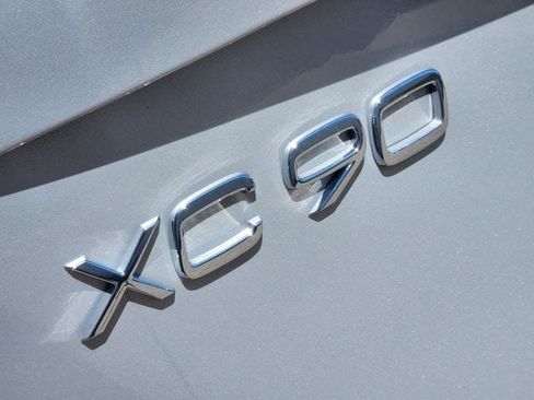 Certified 2025 Volvo XC90 B6 Core w/ Protection Package Premier AWD/4WD image 16