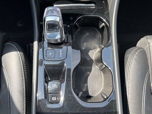 Certified 2023 Volvo XC40 B5 Plus w/ Driver Assist Package AWD/4WD image 28