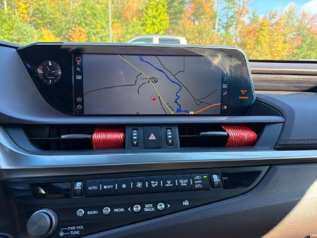 Used 2021 Lexus ES 300h Ultra Luxury w/ Accessory Package 2 FWD image 20