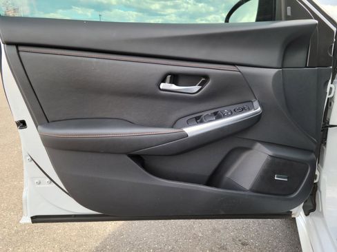 Used 2024 Nissan Sentra SR w/ SR Premium Package image 8