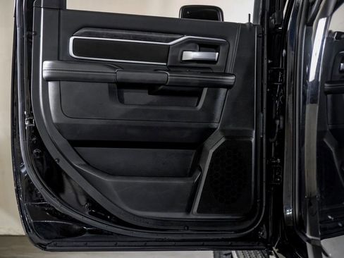 Used 2024 RAM 2500 Big Horn w/ Safety Group image 36