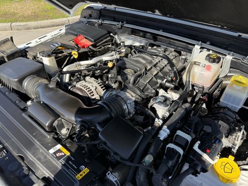 Used 2024 Jeep Gladiator Sport image 32