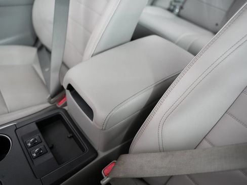 Used 2017 Toyota Camry SE FWD image 33
