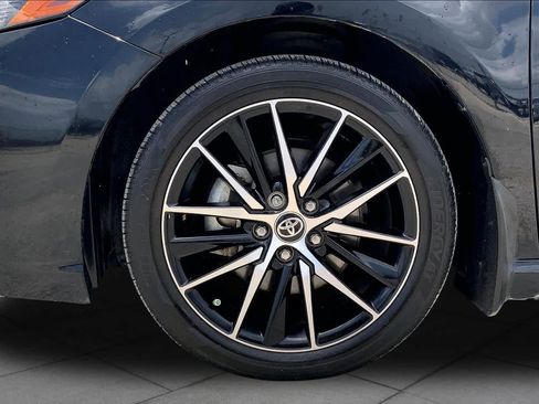 Used 2024 Toyota Camry SE w/ Convenience Package FWD image 11