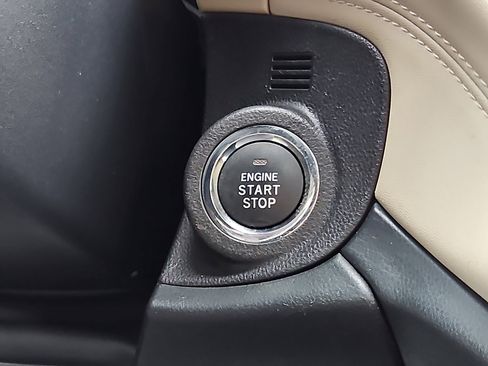 Used 2020 Subaru Outback Limited image 22