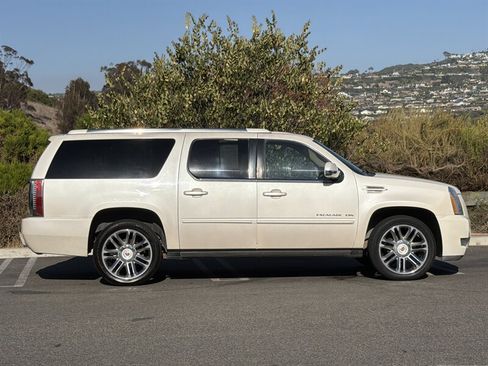 Used 2013 Cadillac Escalade ESV Premium AWD/4WD image 8