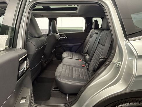 New 2026 Mitsubishi Outlander SE image 26