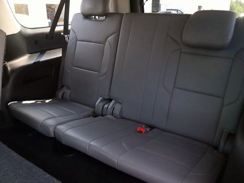 Used 2019 Chevrolet Suburban LT image 17