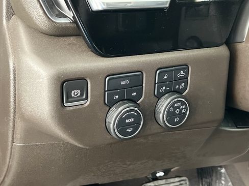Used 2023 Chevrolet Silverado 1500 LTZ AWD/4WD image 30