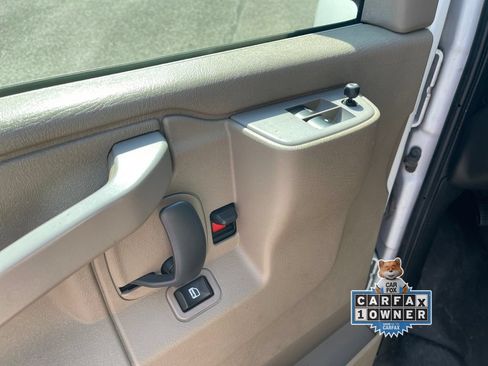 Used 2016 GMC Savana 2500 RWD image 16