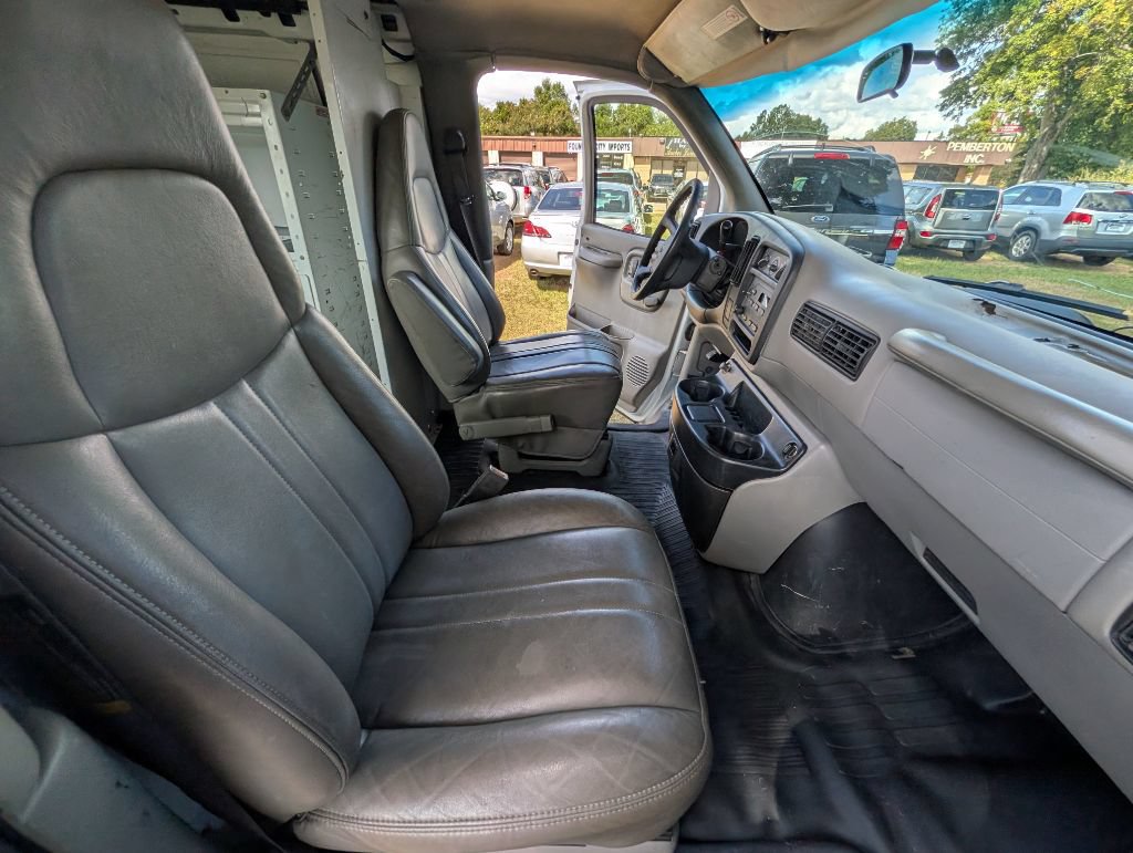 Used 2001 GMC Savana 2500 Extended RWD image 11