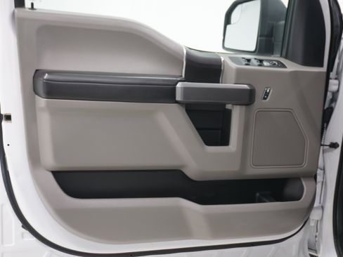 Used 2019 Ford F150 XLT image 12