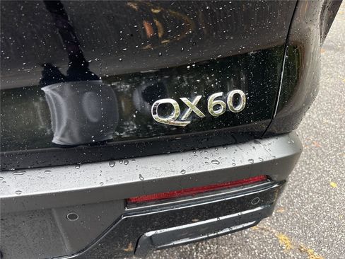 Certified 2025 INFINITI QX60 Luxe image 7