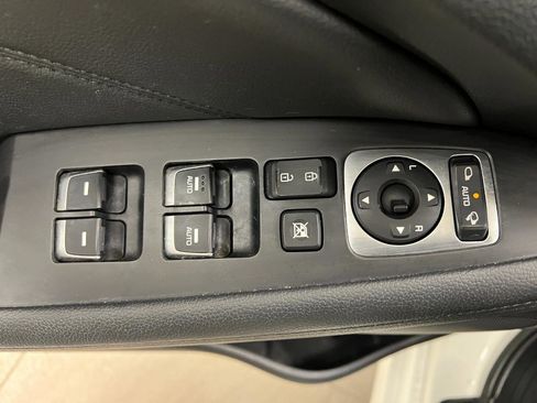 Used 2016 Kia Cadenza Premium image 34