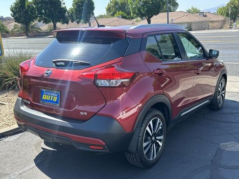 Used 2018 Nissan Kicks SR w/ Premium Package FWD image 3