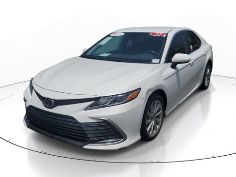 Certified 2022 Toyota Camry LE FWD image 3