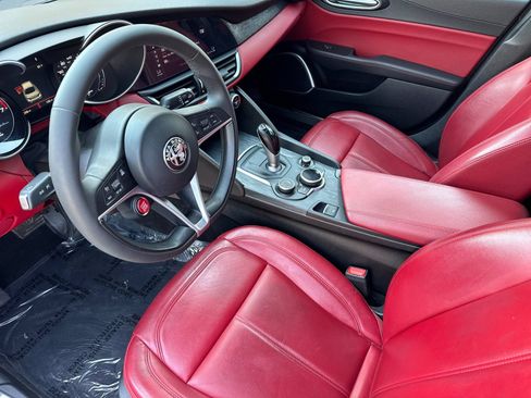 Used 2019 Alfa Romeo Giulia RWD image 9