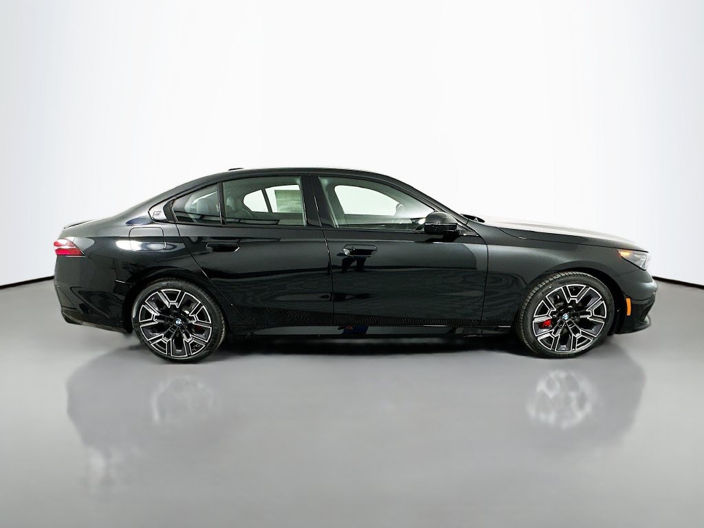 Used 2027 BMW 530i w/ M Sport Package RWD image 4