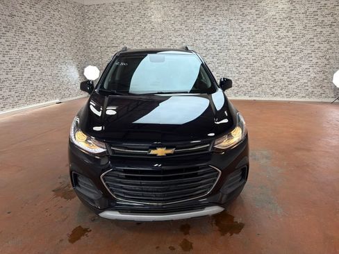 Used 2022 Chevrolet Trax LT w/ LT Convenience Package FWD image 2