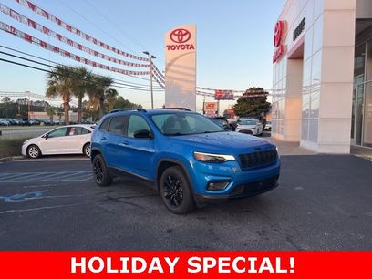 Used 2023 Jeep Cherokee Altitude Lux