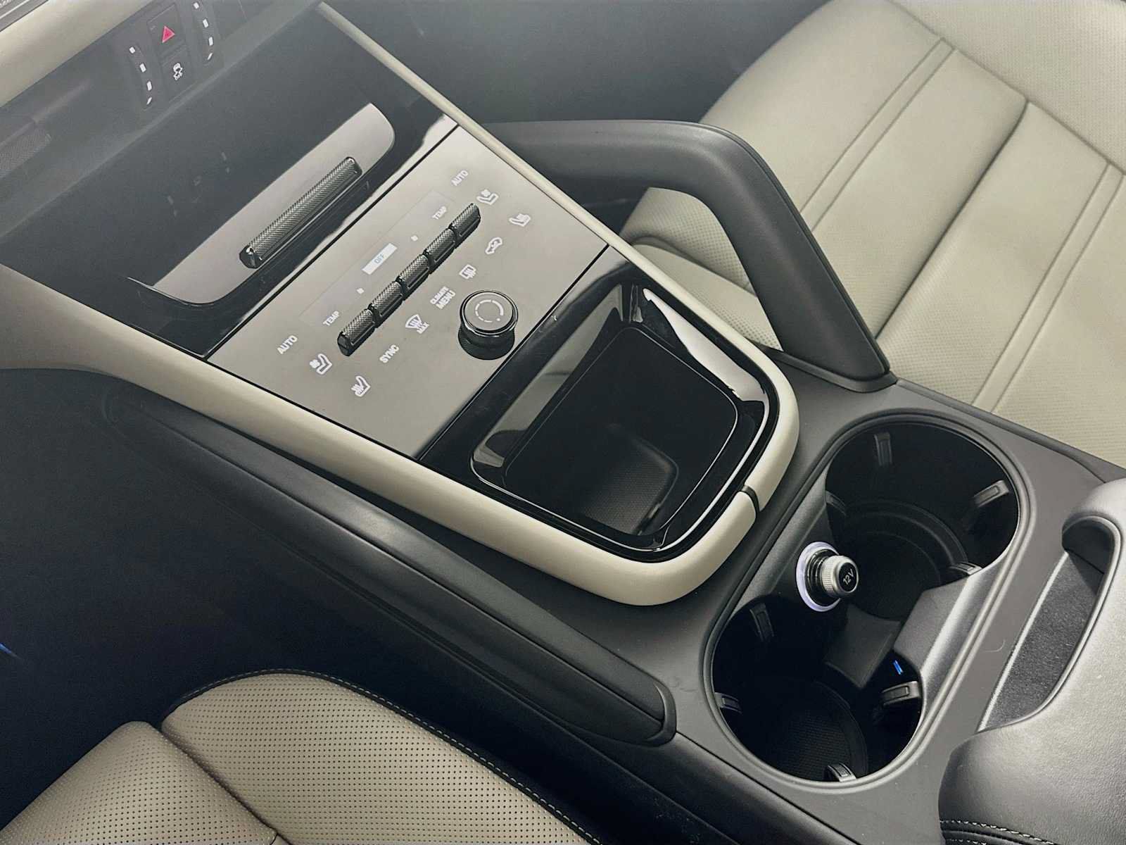 Certified 2026 Porsche Cayenne AWD/4WD image 19