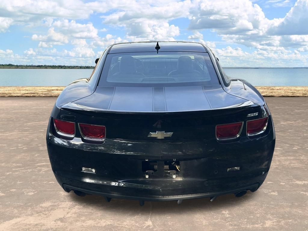 Used 2010 Chevrolet Camaro SS RWD image 8
