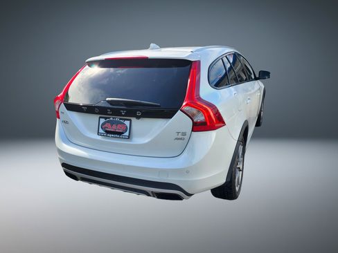 Used 2016 Volvo V60 T5 Cross Country w/ Climate Package AWD/4WD image 3
