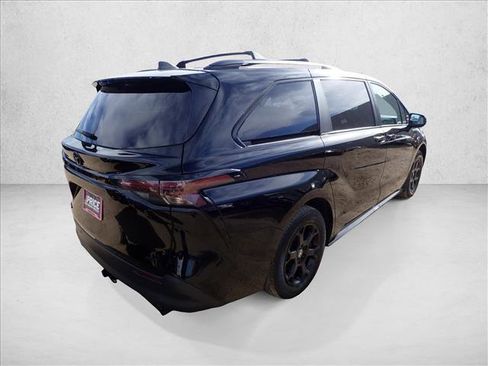 Used 2025 Toyota Sienna XLE Woodland Edition AWD/4WD image 4