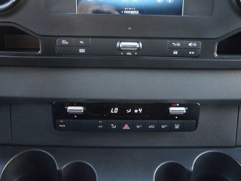 Used 2023 Mercedes-Benz Sprinter 2500 image 26
