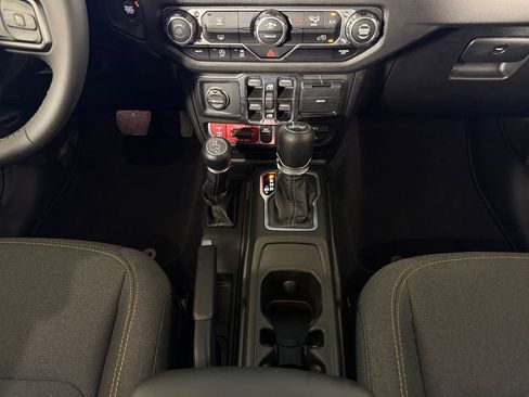 Certified 2025 Jeep Wrangler Unlimited Sport AWD/4WD image 19