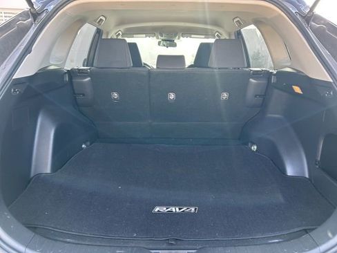 Used 2019 Toyota RAV4 LE image 9