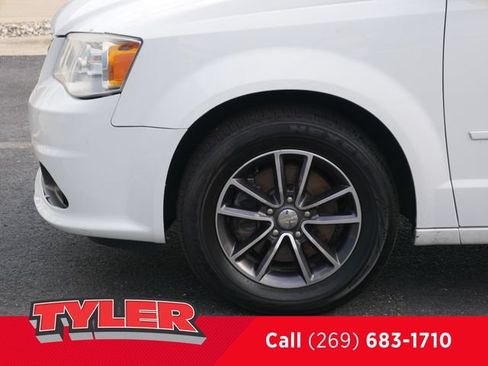 Used 2017 Dodge Grand Caravan SXT FWD image 44