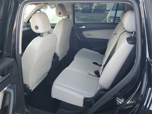 Used 2018 Volkswagen Tiguan SE image 11