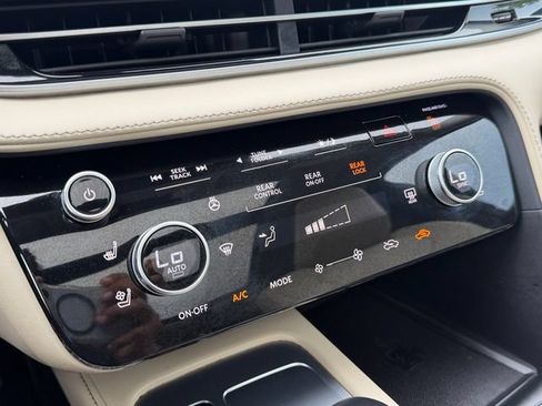 Used 2024 INFINITI QX60 Luxe w/ Performance Audio Package FWD image 25
