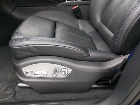 Used 2025 Porsche Macan image 30