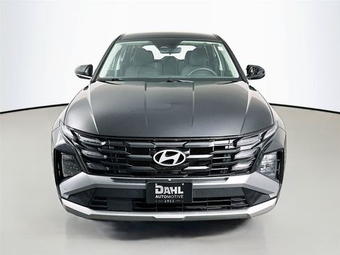 Used 2025 Hyundai Tucson SE AWD/4WD image 3