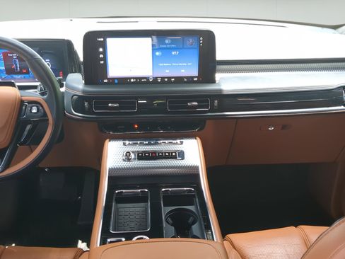 Used 2025 Lincoln Aviator Black Label AWD/4WD image 22