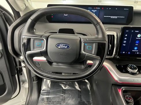 Used 2025 Ford Expedition Max Platinum image 19