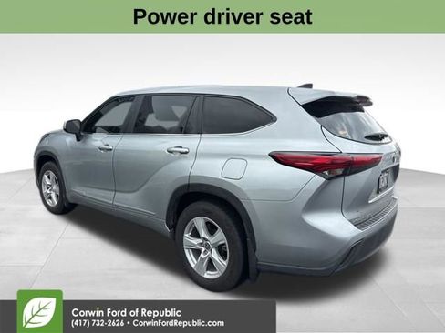 Used 2023 Toyota Highlander LE image 5