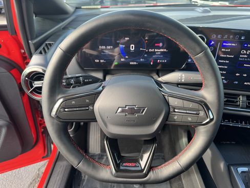 Used 2025 Chevrolet Equinox EV RS image 18