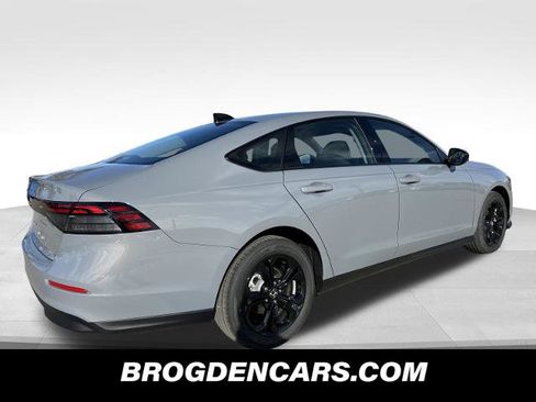 New 2025 Honda Accord SE image 3