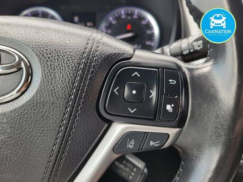 Used 2017 Toyota Highlander XLE AWD/4WD image 19