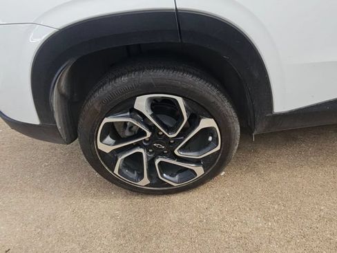 Used 2025 Chevrolet Trax RS w/ Sunroof Package FWD image 3