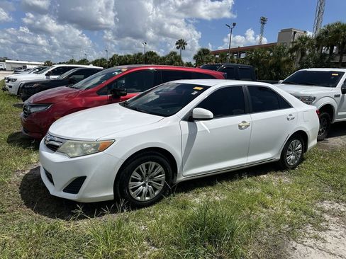 Used 2013 Toyota Camry LE FWD image 9