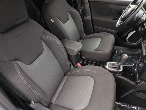 Used 2021 Jeep Renegade Latitude w/ Luxury Group II AWD/4WD image 35